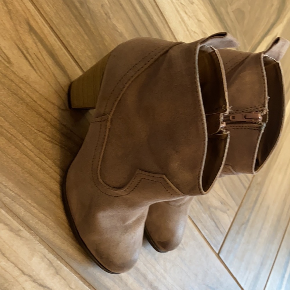 Heeled booties - Picture 2 of 4